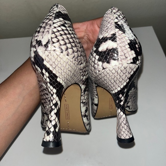 NWOT Vince Camuto Snake Print Heels - Picture 3 of 5